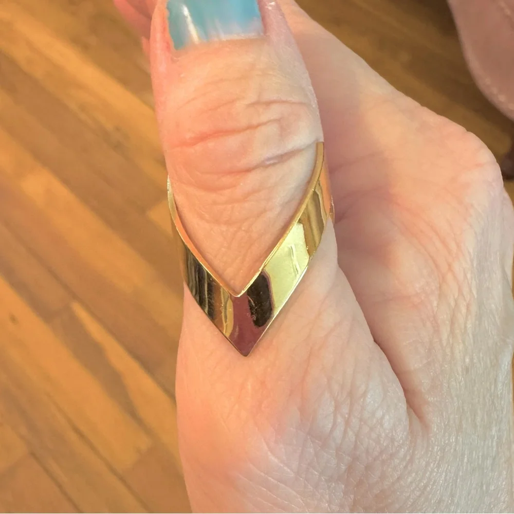European Wishbone Gold Ring - Picture 3 of 7